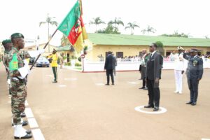 Joseph Beti Assomo, a présidé ce 1er juillet 2024 à la Brigade du Quartier Général à Yaoundé, la cérémonie de prise d'armes. Ceci à l'occasion de la remise des décorations au titre du 20 mai 2024 et des insignes de grade 