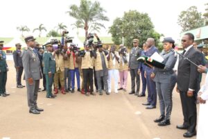 Ce mardi 1er juillet 2025 à la Cour d’Honneur de la Brigade du Quartier Général à Yaoundé, Joseph Beti Assomo, le ministre Délégué à la Présidence chargé de la Défense, a présidé la solennelle cérémonie de prise d’armes dont le but était d'honorer  les personnels promus et décorés
