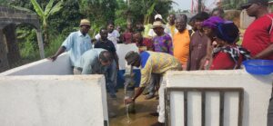 Le 26 février 2026 restera une date charnière pour la chefferie d’Ongue à Edéa. Sous l'égide de M. Deniaud, Directeur de plantation, la délégation de la Socapalm a été accueillie pour une rencontre bipartite où le dialogue a primé sur le protocole.