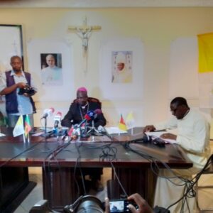 À quelques jours de l’arrivée du Pape Léon XIV au Cameroun, prévue du 15 au 18 avril 2026, Douala s’active pour accueillir le chef de l’Église catholique. Travaux d’assainissement, nettoyage des artères et mobilisation citoyenne témoignent d’une ville en pleine préparation.