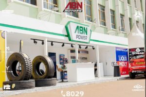 Il y a des stands au Salon de l’Entreprise, de la PME et du Partenariat (Promote), mais il y a celui ou ceux de d’ABN Motors. On les retrouve partout, avec leurs bus qui font les navettes au Palais des Congrès,