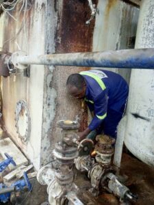 Pendant sept jours, sans relâche, l’équipe technique pluridisciplinaire détachée par le Directeur général de la Camwater, a également assuré la sécurisation électrique de 13 forages dans les quartiers de la ville de Garoua