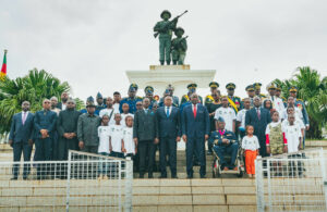 La Journée du Souvenir doit ainsi dépasser le cadre d’une cérémonie militaire pour devenir un moment de conscience et de rassemblement national. Le 14 août, le Cameroun se souvient de ceux qui sont tombés, honore ceux qui ont servi et transmet leur mémoire aux générations futures.