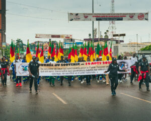 La Journée du Souvenir doit ainsi dépasser le cadre d’une cérémonie militaire pour devenir un moment de conscience et de rassemblement national. Le 14 août, le Cameroun se souvient de ceux qui sont tombés, honore ceux qui ont servi et transmet leur mémoire aux générations futures.