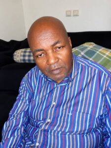 Né le 22 décembre 1951 à Eséka, Henri Mayack a consacré sa vie à l’aviation, au service du Cameroun, à l’éducation et à la foi chrétienne, jusqu’au soir du 8 octobre 2026 où la faucheuse a eu raison de lui. Pilote de ligne pendant 25 ans à la Cameroon Airlines, patriote et serviteur de Jésus-Christ, il laisse à sa famille et à sa communauté un héritage marqué par la transmission du savoir et l’engagement chrétien