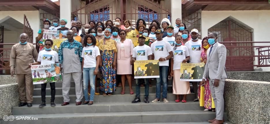 Près d'une cinquantaine de travailleurs sociaux d’Ong en séminaire à Douala pour renforcer leurs capacités en matière de traite et de trafic d'êtres humains. Organisé par le ministère des Affaires sociales avec la collaboration de l'Organisation Internationale pour les migrations (OIM)