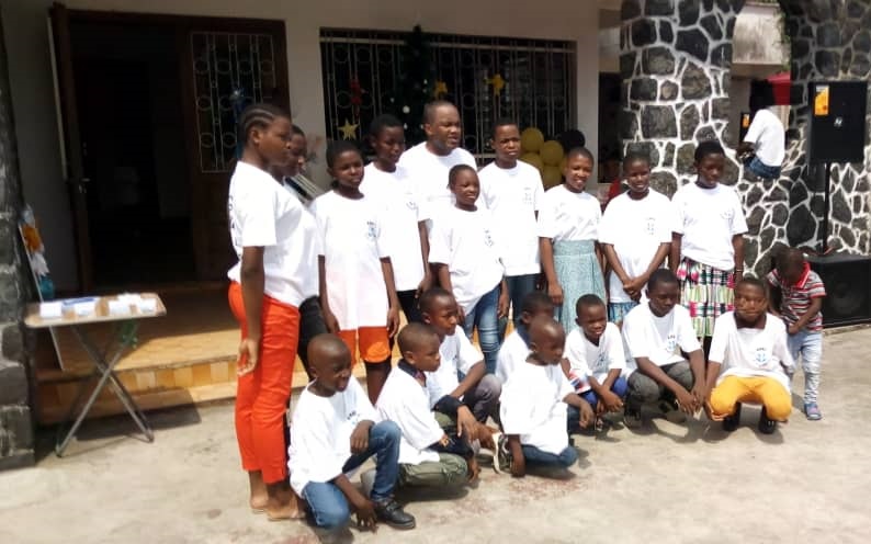Près de 60 enfants ont bénéficié des largesses de cette association chrétienne au cours d’une cérémonie de l’arbre de Noël qui a eu lieu le 19 décembre dernier à Douala.