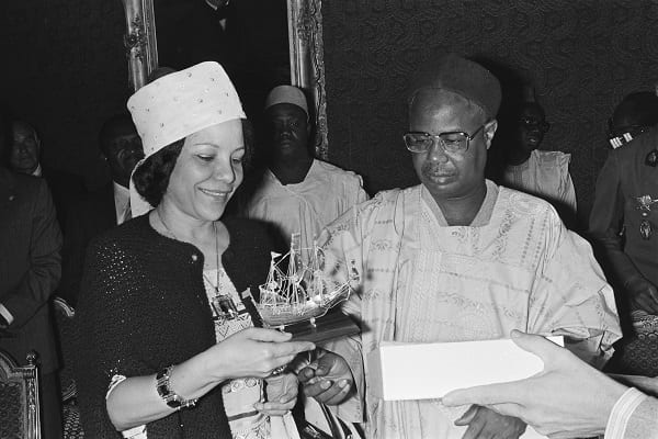 L’ancienne première dame du Cameroun, Germaine Habiba Ahidjo, a rendu l’âme à Dakar au Sénégal dans la nuit du 19 au 20 avril 2021. L’épouse du Premier président