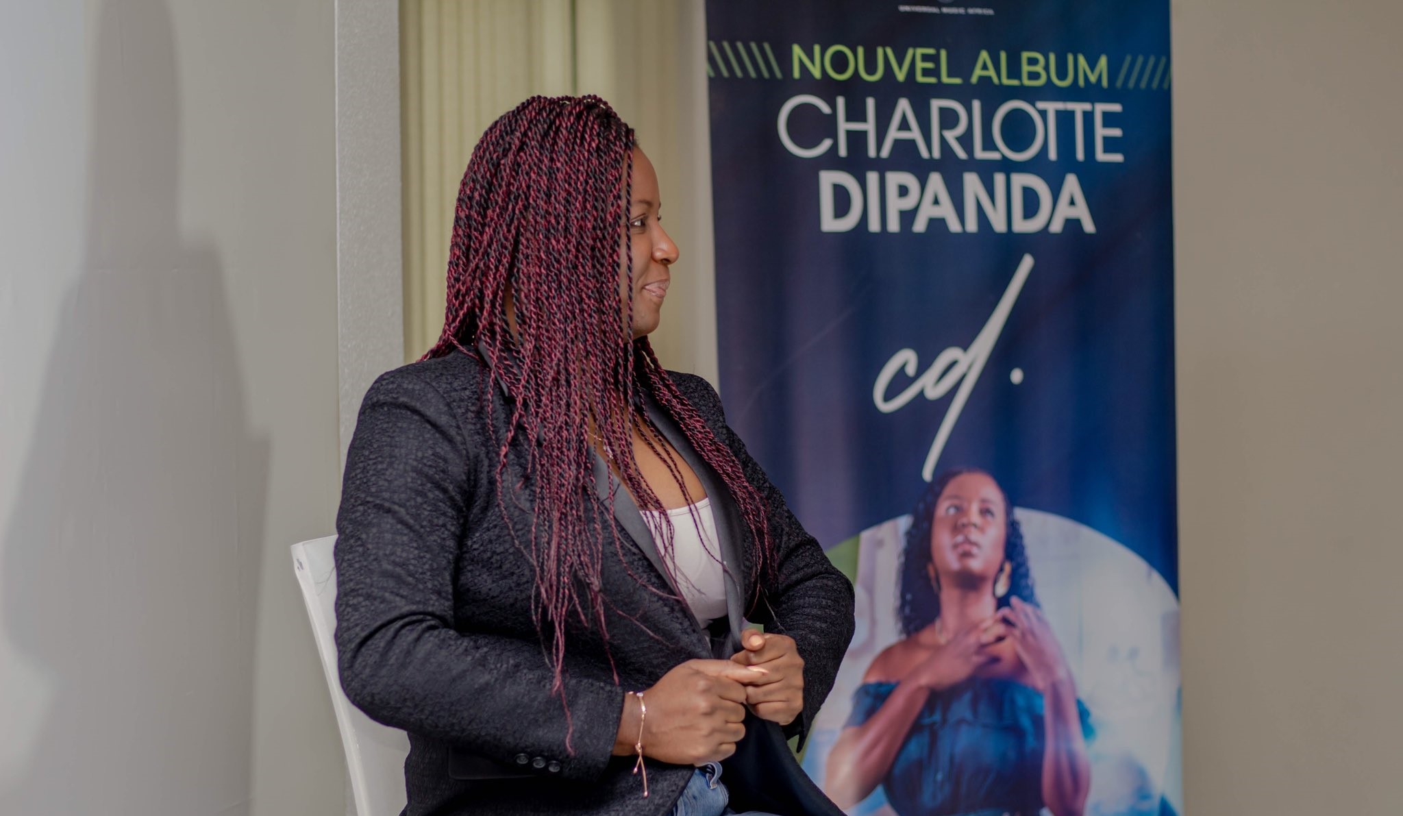 CD, titre de son cinquième album est une autobiographie en chanson de l’artiste. Voilà pourquoi il a été baptisé tout simplement CD, Charlotte Dipanda.