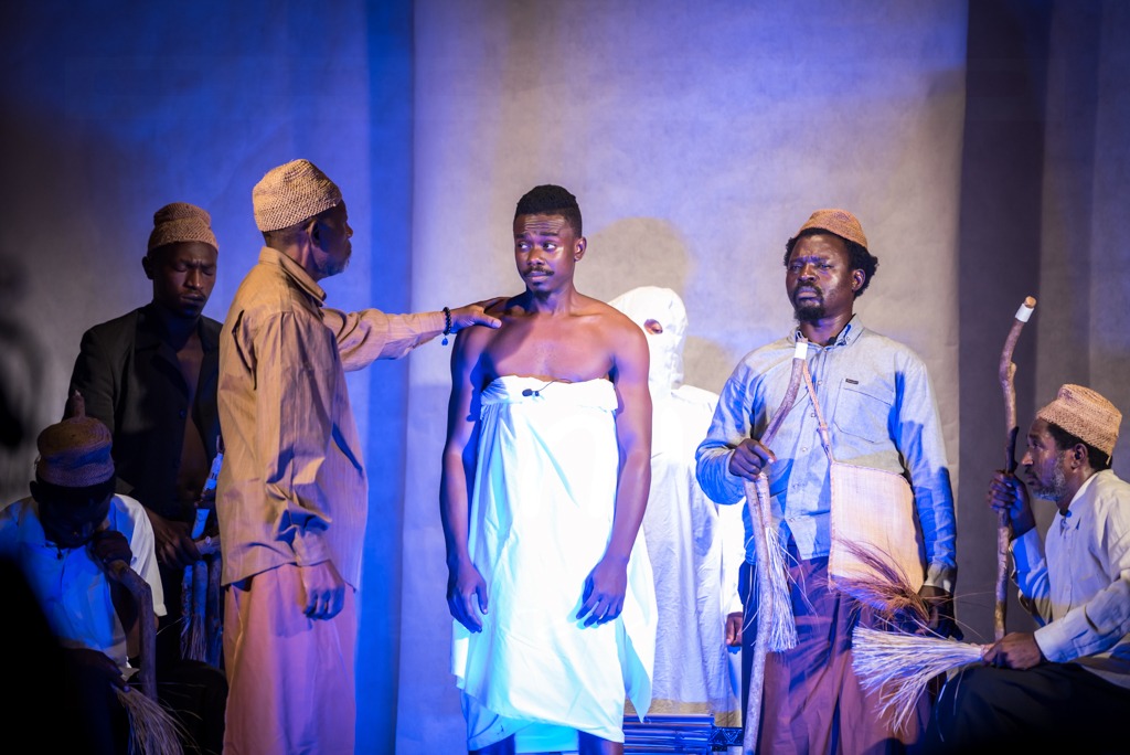 La mort du Roi Dualla est l'essence de ‘‘Ngum a Jamea’’, une pièce théâtrale écrite par David Mbanga Eyombwan.