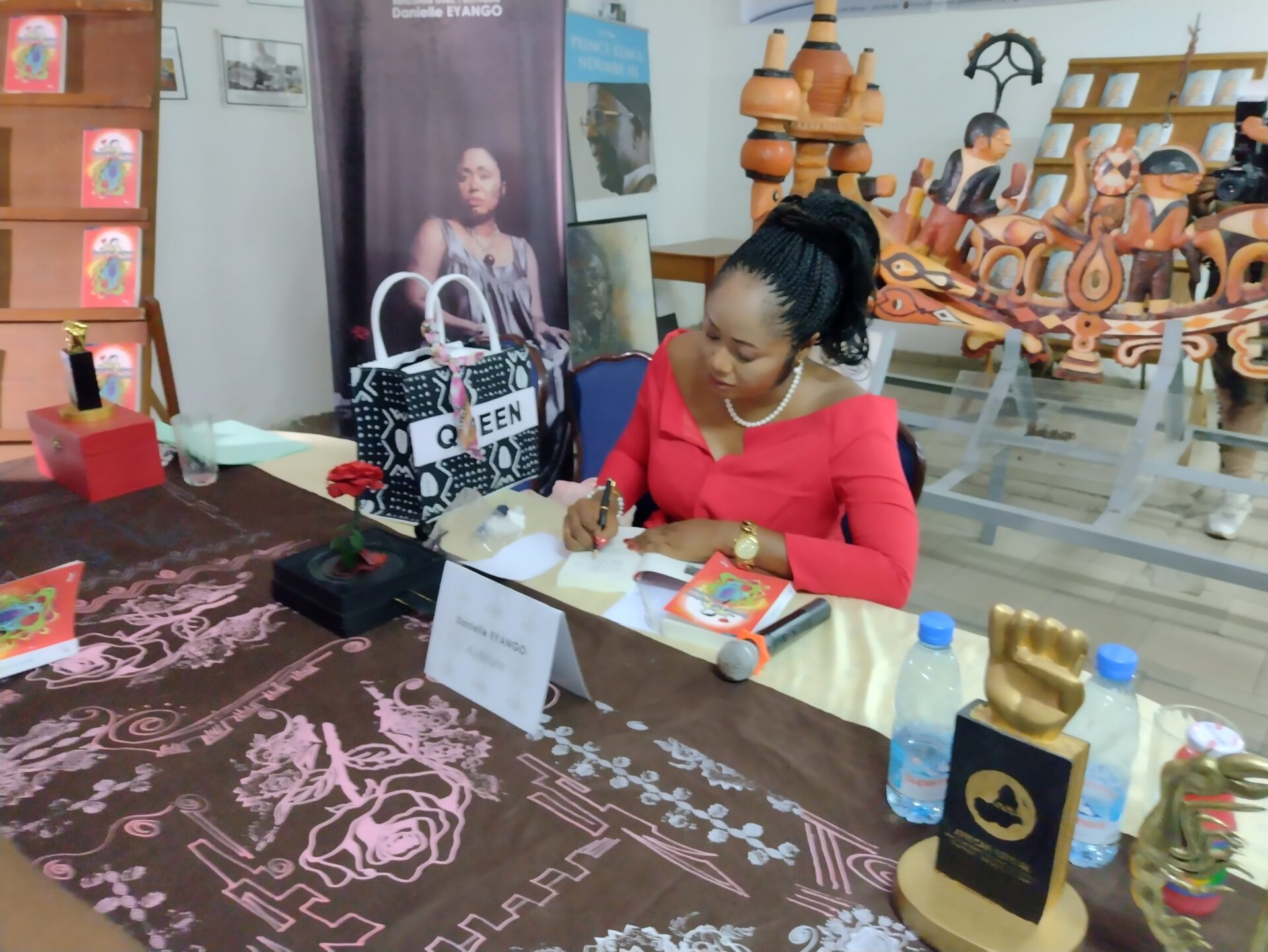 Belles lettres Danielle Eyango présente son nouveau roman LA VOIX