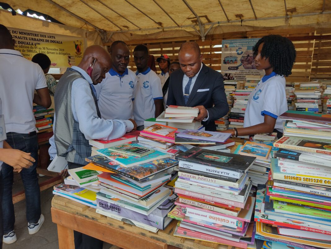 Placée sous le thème de ‘‘l'importance du livre et de la lecture’’, la 5ème édition de la foire a ouvert ses portes depuis le 29 mars 2023 au carrefour Ndokoti.