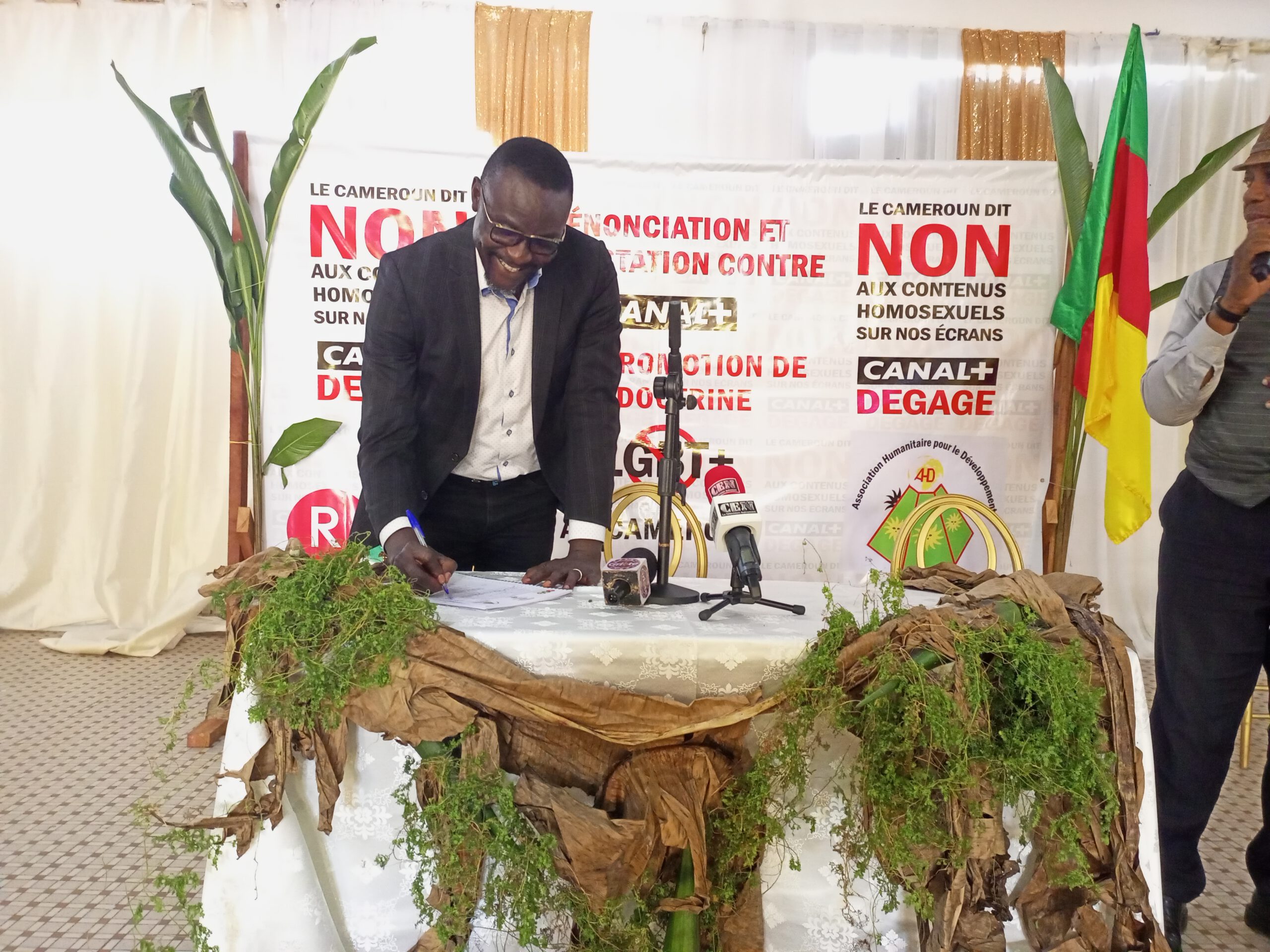 la pétition de dénonciation et de contestation contre Canal+ et la promotion de la doctrine Lg… au Cameroun