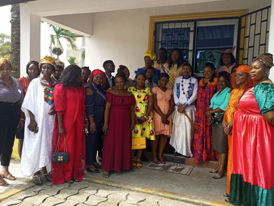En terre camerounaise à la faveur d’un forum économique, les femmes entrepreneures du Centrafrique ont bénéficié d’un accueil spécial du couple royal du canton Bell, ce samedi 7 octobre 2023.