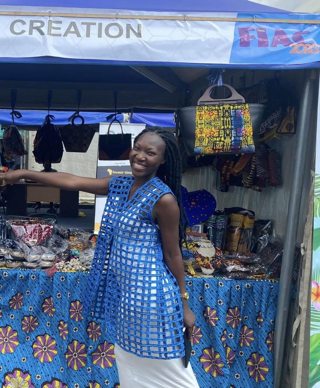 C’est tout le cas de Marylynn Peguy Nguoanwo Noumbou. A seulement 27 ans, cette Camerounaise tisse avec dextérité, la toile de sa marque de vêtements et d’accessoires ‘‘Nzhinu Créations