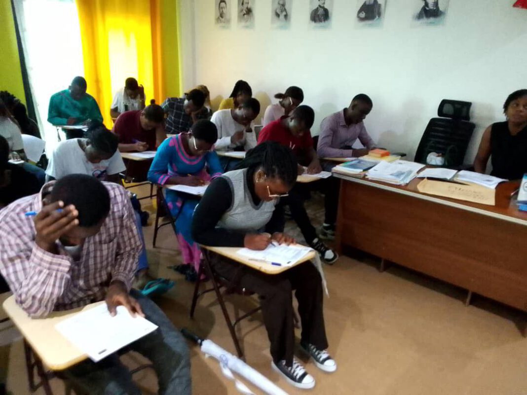 Une trentaine de jeunes camerounais ont pris part à la deuxième édition du Concours national de la bourse d’études universitaires en Russie, organisé par le Centre Linguistique Russe du Cameroun.