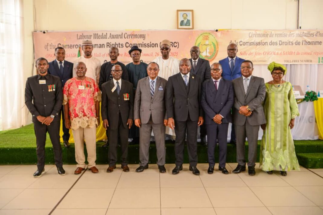 La Commission des Droits de l’Homme du Cameroun (Cdhc) a organisé ce 26 juin 2025, avec éclat et dignité, la cérémonie de remise de médailles au personnel ayant fait preuve d’un engagement exceptionnel pour la protection et la promotion des droits fondamentaux au Cameroun.