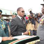 Ce mardi 1er juillet 2025 à la Cour d’Honneur de la Brigade du Quartier Général à Yaoundé, Joseph Beti Assomo, le ministre Délégué à la Présidence chargé de la Défense, a présidé la solennelle cérémonie de prise d’armes dont le but était d&rsquo;honorer  les personnels promus et décorés