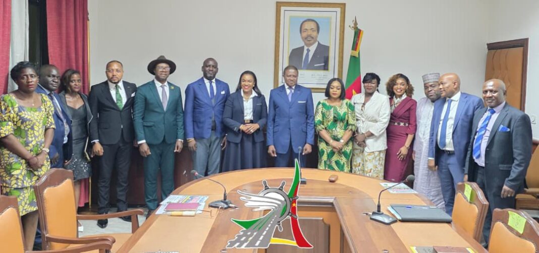 En prélude à la cinquième édition du Pro Meet Up 2026, le comité d’organisation conduit par sa présidente Carole Mbessa Elongo, a été reçu en audience ce mardi 17 mars, par le ministre Jean Ernest Masséna Ngallè Bibéhè.