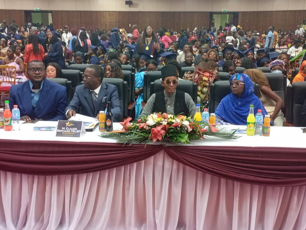 Le 10 avril 2026, le Palais des Congrès de Yaoundé a servi de cadre à une importante cérémonie de remise de diplômes et de médailles de fin de formation aux étudiants du groupe Ifacam