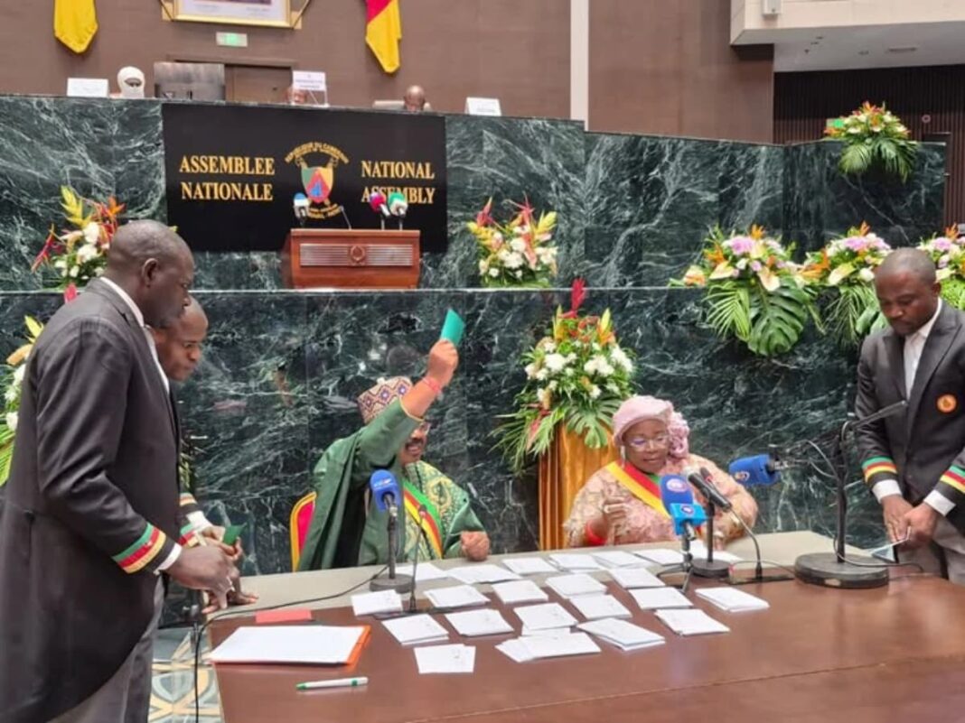 Malgré les réserves soutenues de l’opposition, le parlement camerounais réuni en congrès a adopté le projet de loi donnant quitus au Chef de l’Etat de nommer un Vice-président.