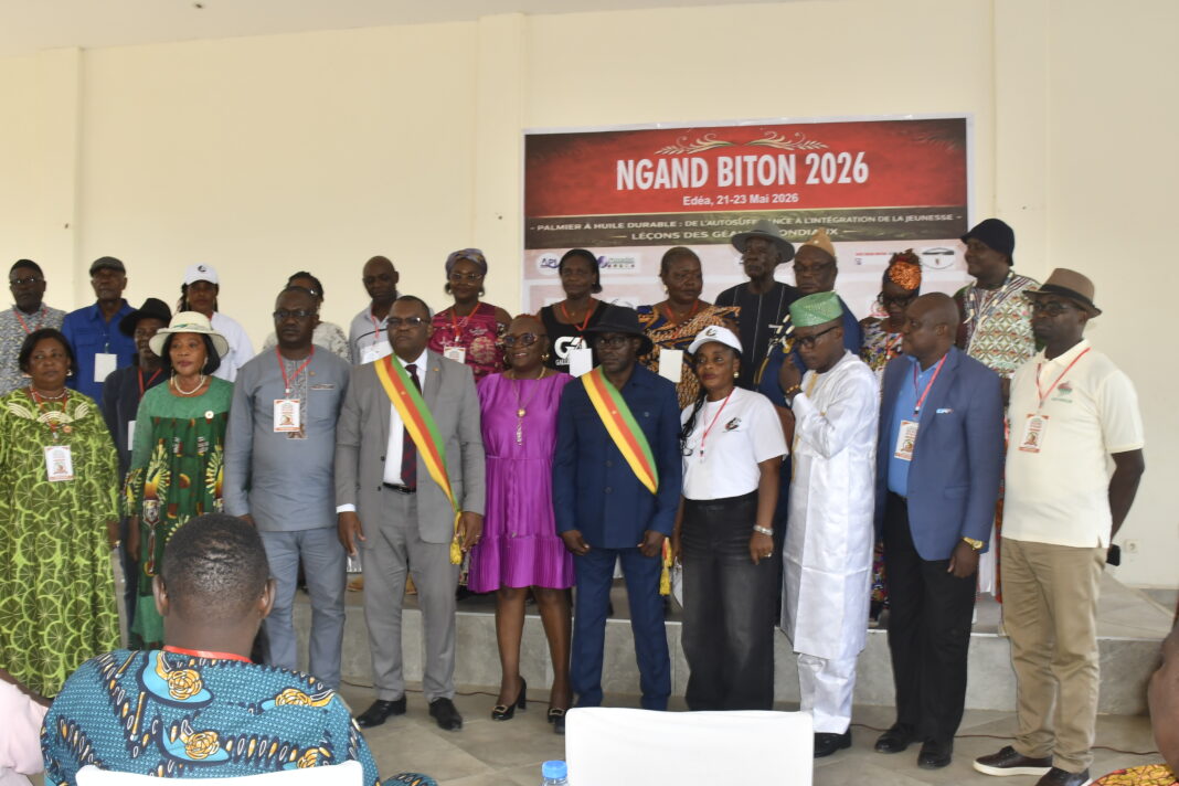 La salle des actes de l’Hôtel de ville de la mairie d’Édéa a accueilli, ce jeudi 21 mai, la cérémonie d’ouverture de la troisième édition du Festival international des noix de palme, Ngand Biton 2026. Pendant trois jours, producteurs, agro-industries, chercheurs, collectivités territoriales et partenaires institutionnels échangeront autour des enjeux économiques, agricoles et sociaux de la filière palmier à huile au Cameroun.