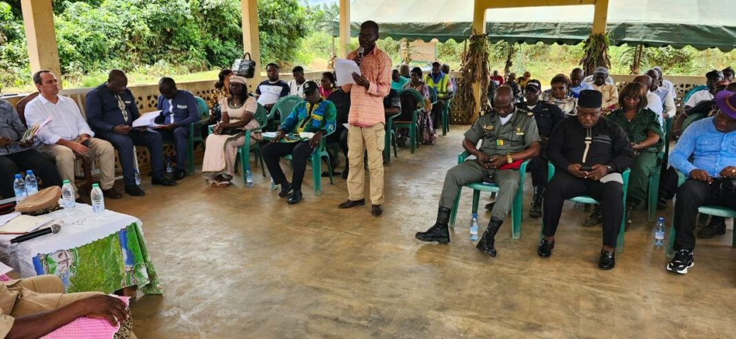 Au-delà de la production agro-industrielle, la Socapalm fait progressivement du dialogue communautaire un véritable outil de gouvernance territoriale. Des rencontres bipartites de Kienké à la concertation tripartite de Mbongo, l’entreprise structure un modèle où l’écoute, la prévention des conflits, la transparence et la co-construction des réponses deviennent les principaux leviers