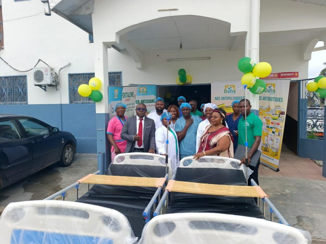 À l’occasion des 25 ans de CoArtesiane, le laboratoire pharmaceutique Dafra Pharma a fait don de lits d’hospitalisation à l’Hôpital catholique Saint Paul de Nylon, à Douala, réaffirmant ainsi son engagement en faveur de l’amélioration des conditions de prise en charge des patients.