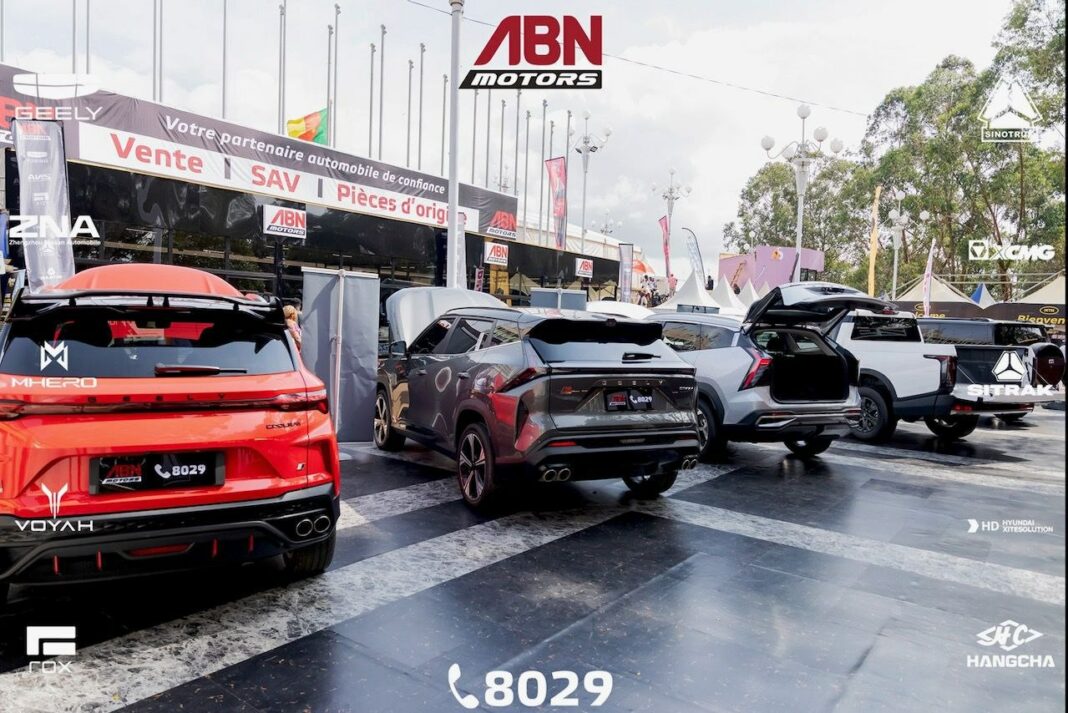 Il y a des stands au Salon de l’Entreprise, de la PME et du Partenariat (Promote), mais il y a celui ou ceux de d’ABN Motors. On les retrouve partout, avec leurs bus qui font les navettes au Palais des Congrès,