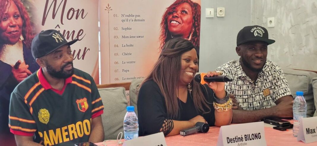 À l'occasion de la Fête de la Musique, la chanteuse camerounaise Destiné Bilong a présenté à la presse son nouvel album ''Mon âme sœur'', aboutissement de cinq années de travail. L'événement, organisé le 19 juin dans un restaurant du quartier Déido à Douala, visait à dévoiler les contours d'un projet aux influences makossa, bikutsi et rumba.