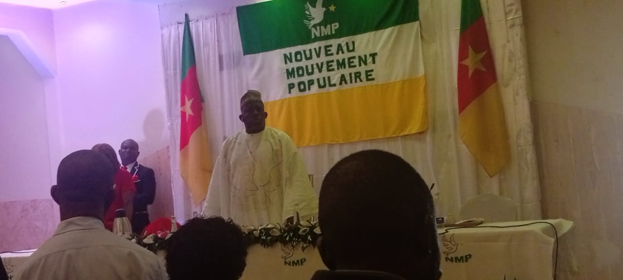 Réunis les 25 et 26 juillet 2026 à l'École primaire Émilie Saker de Bonamouti, à Akwa, les militants du Nouveau Mouvement Populaire (NMP) ont pris part à la deuxième phase du troisième congrès national du parti du président Banda Kani. Placée sous le thème « Pour une action exceptionnelle dédiée à Dieu, Père universel de tous, en faveur du Cameroun », la rencontre a été marquée par un plaidoyer en faveur de la transmission de l'histoire nationale et de la formation politique des jeunes.