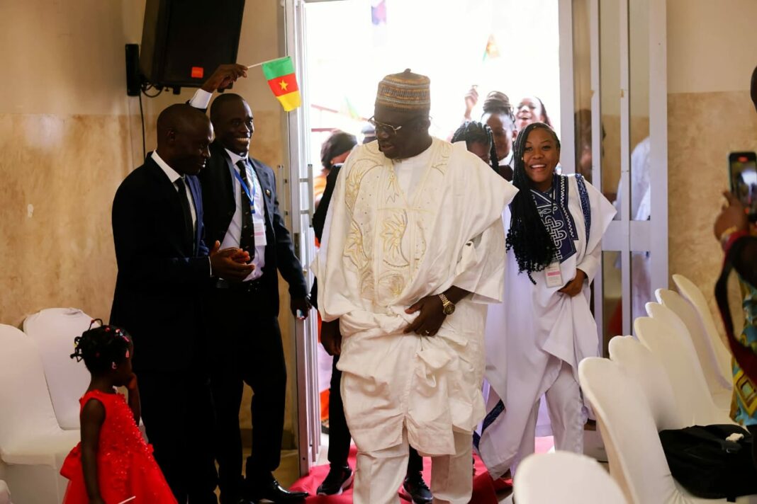 Réunis les 25 et 26 juillet 2026 à l'École primaire Émilie Saker de Bonamouti, à Akwa, les militants du Nouveau Mouvement Populaire (NMP) ont pris part à la deuxième phase du troisième congrès national du parti du président Banda Kani. Placée sous le thème « Pour une action exceptionnelle dédiée à Dieu, Père universel de tous, en faveur du Cameroun », la rencontre a été marquée par un plaidoyer en faveur de la transmission de l'histoire nationale et de la formation politique des jeunes.