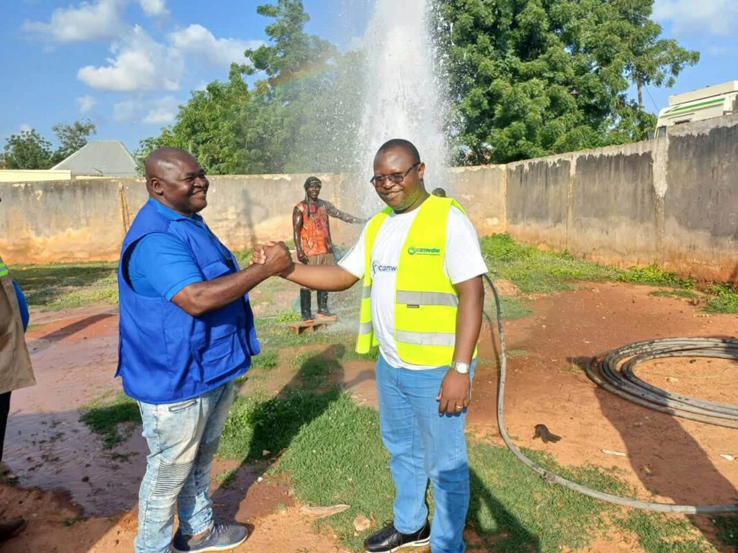 Pendant sept jours, sans relâche, l’équipe technique pluridisciplinaire détachée par le Directeur général de la Camwater, a également assuré la sécurisation électrique de 13 forages dans les quartiers de la ville de Garoua