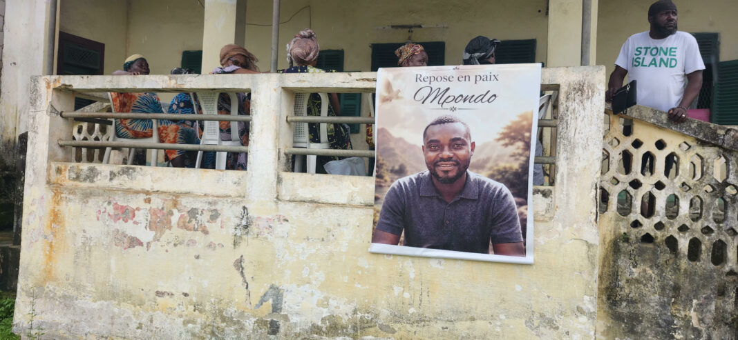 Plus d’un mois après la mort de Richard Mpondo Madiba, Soyassom demeure une scène de crime à ciel ouvert dans les mémoires. Témoignages, traces, silences et procédure judiciaire dessinent les contours d’une affaire qui dépasse le simple fait divers et pose une question fondamentale 