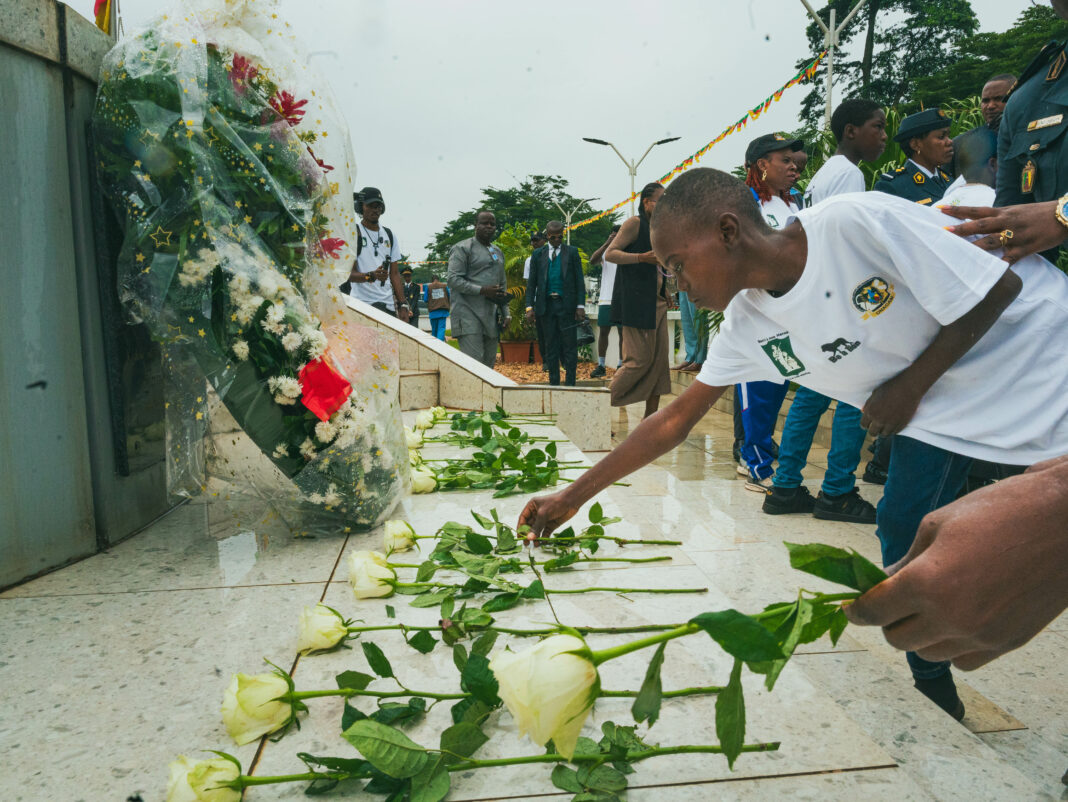 La Journée du Souvenir doit ainsi dépasser le cadre d’une cérémonie militaire pour devenir un moment de conscience et de rassemblement national. Le 14 août, le Cameroun se souvient de ceux qui sont tombés, honore ceux qui ont servi et transmet leur mémoire aux générations futures.