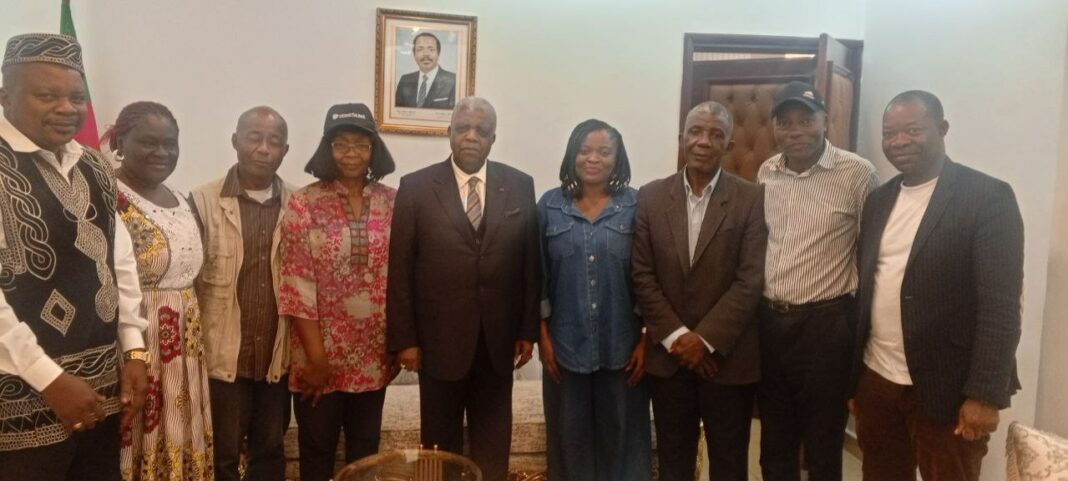 Le ministre de la Communication, René Emmanuel Sadi, a reçu ce mercredi 23 septembre 2026, à Yaoundé, les quatre journalistes interpellés au Palais des Congrès et embastillés arbitrairement dans le cadre de l’affaire liée à la prétendue disparition des lunettes du ministre de l’Économie, de la Planification et de l’Aménagement du territoire, Alamine Ousmane Mey.