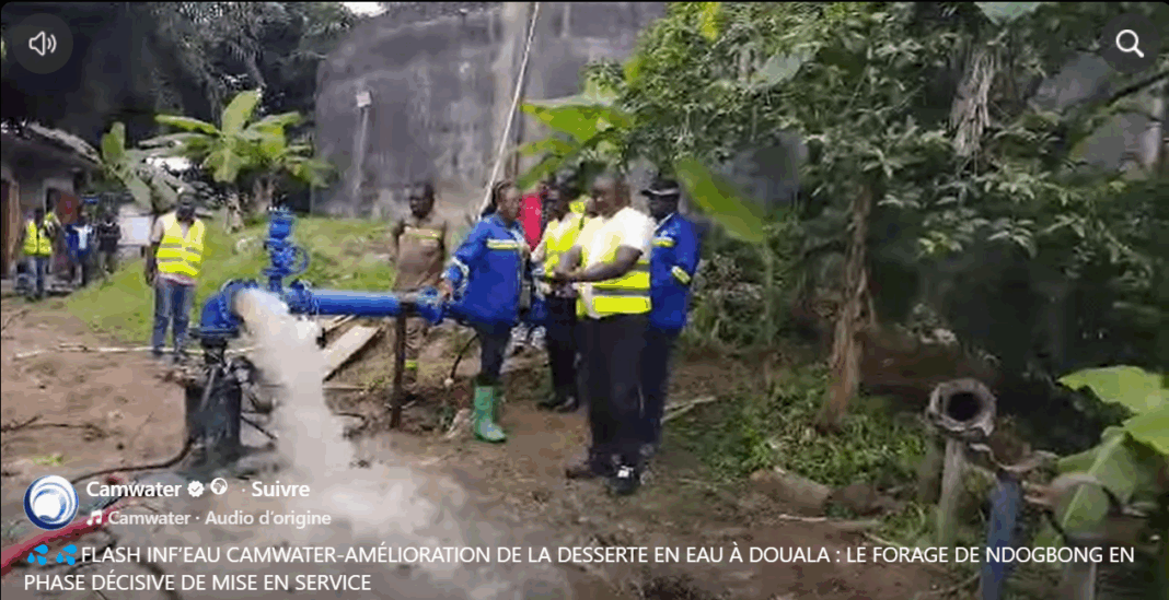 Le forage de Ndogbong est entré dans la phase de développement avant les analyses de la qualité de l’eau et son injection dans le réseau de distribution. L’ouvrage s’inscrit dans les actions de la Cameroon Water Utilities Corporation (Camwater) pour renforcer l’alimentation en eau potable dans la métropole économique.