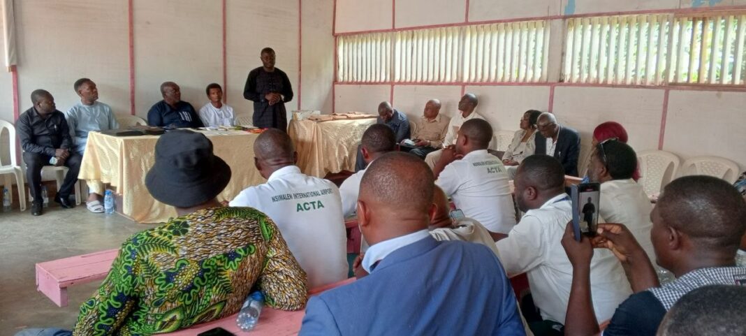 Les organisations syndicales représentant les conducteurs et transporteurs opérant dans les Aéroports du Cameroun annoncent une mobilisation à compter du 12 octobre 2026. Elles contestent les nouvelles conditions d’exploitation proposées dans le cadre du partenariat entre les Aéroports du Cameroun et Alo Technologies, opérateur du dispositif TaxiGo. Les syndicats contestent les conditions d’introduction de TaxiGo, le coût des véhicules, le modèle de financement et les nouveaux tarifs annoncés.